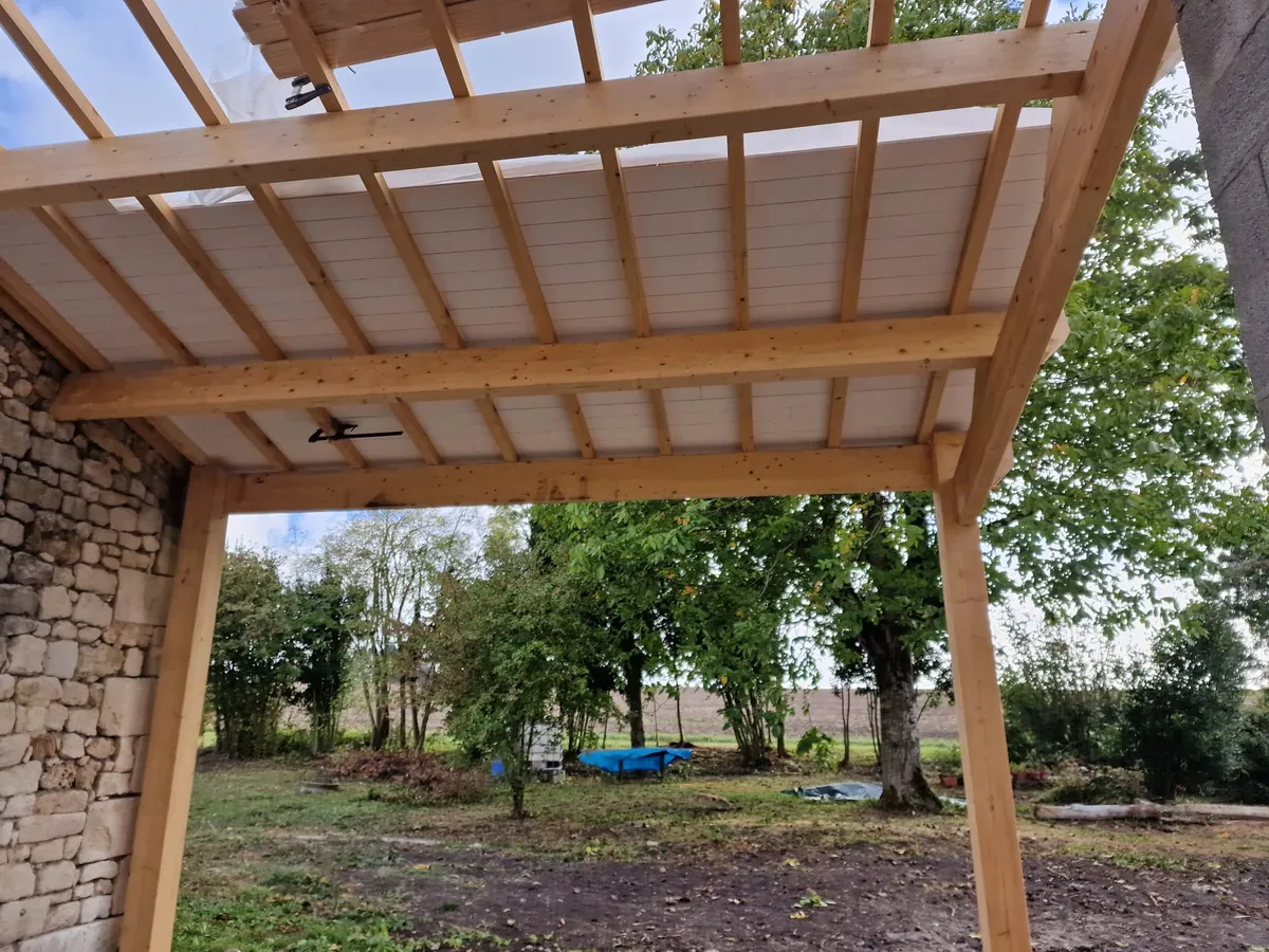 Réalisation de charpente par EB Conception, menuisier et ébéniste à Saintes