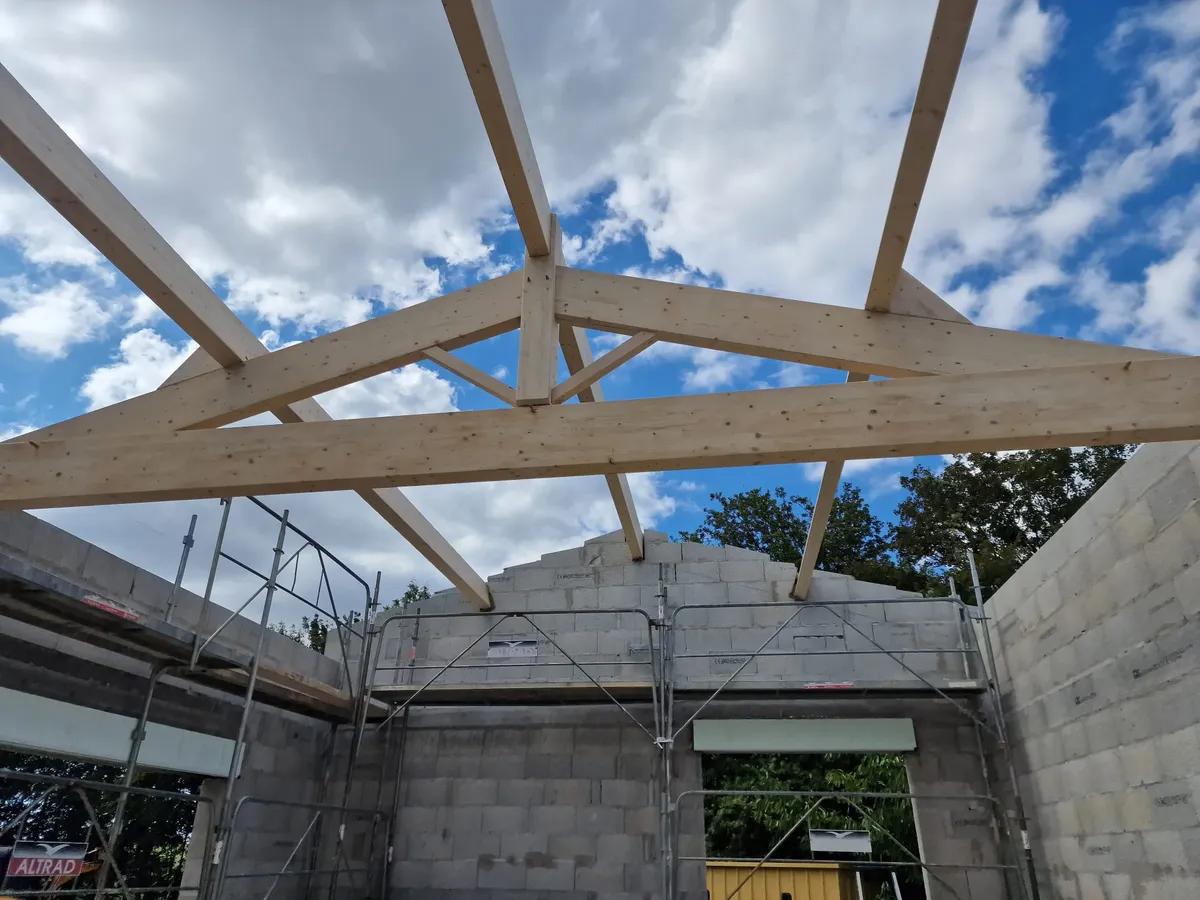 Réalisation de charpente par EB Conception, menuisier et ébéniste à Saintes