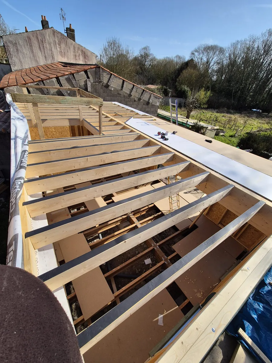 Réalisation de charpente par EB Conception, menuisier et ébéniste à Saintes